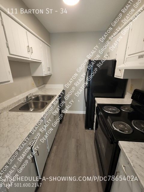 Building Photo - 111 Barton St