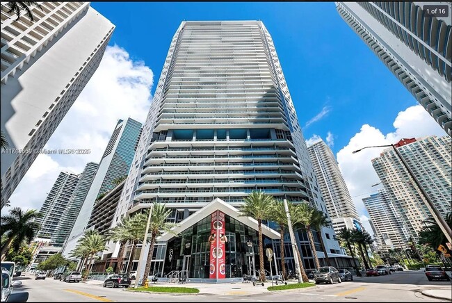 Building Photo - 1300 Brickell Bay Dr