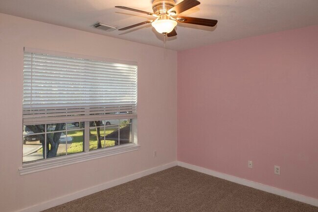 Building Photo - 315 Glade Bridge Ln