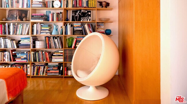 Building Photo - 15146 Mulholland Dr