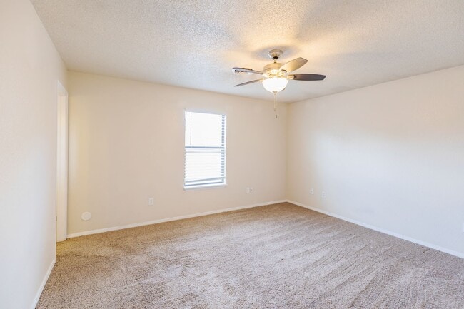 Building Photo - Conveniently located 3 Bedroom, 2 bath near HAFB