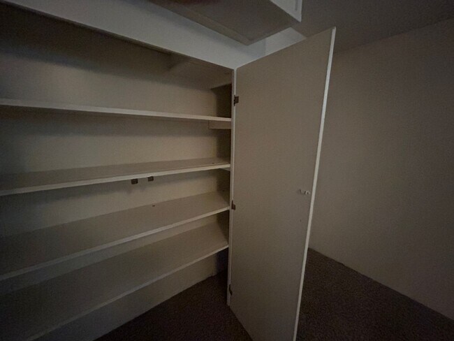 Building Photo - Berneau Orem Duplex