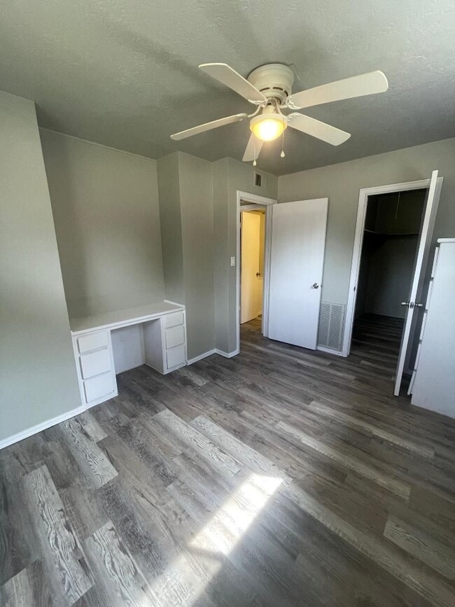 Building Photo - Adorable 1 bedroom 1 bathroom Duplex For Rent