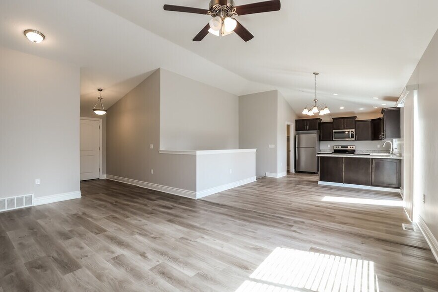 Building Photo - 1831 370 E
