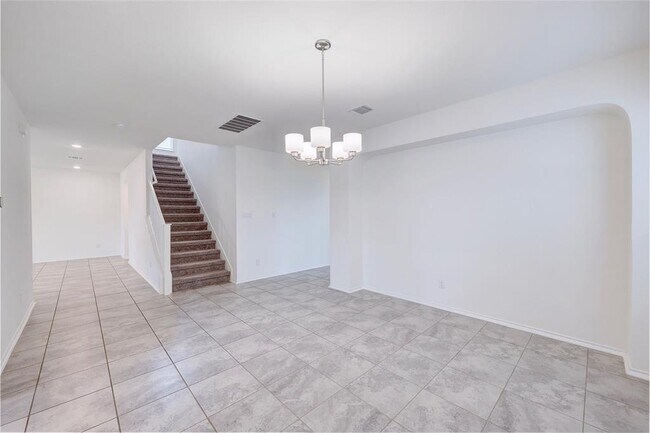 Building Photo - 1929 Stinnett Dr