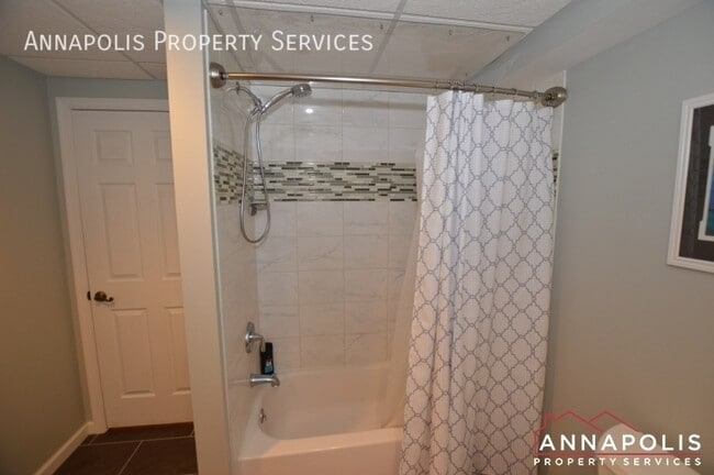 Building Photo - 555 Brightview Dr
