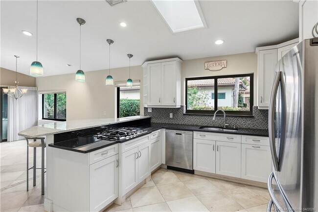 Building Photo - 4194 SW Gleneagle Cir