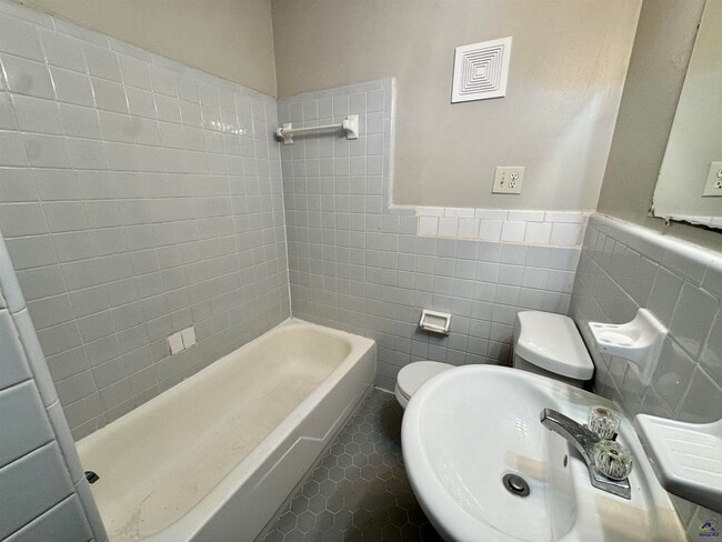 Building Photo - 102 Varee Dr