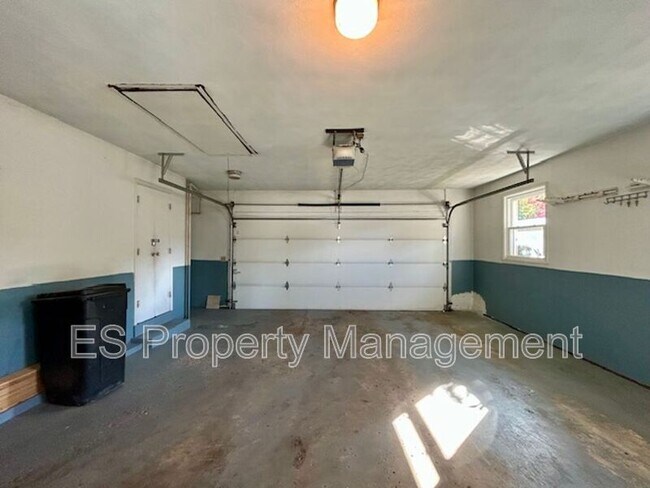 Building Photo - 5106 Radnor Rd