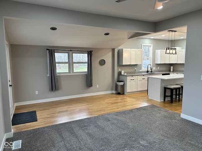 Building Photo - 310 S Nebraska St