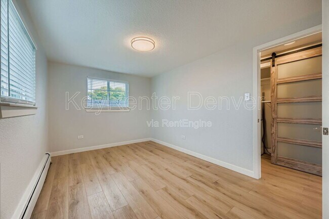 Building Photo - 2356 S Linden Ct