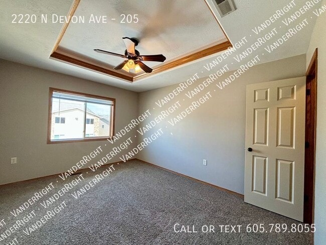 Building Photo - 2220 Devon Ave