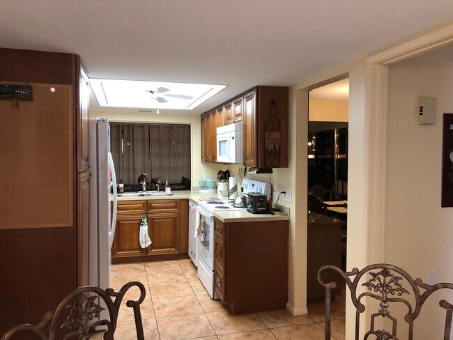 Building Photo - Lovely Home Steps Away From All the Amenities in Leisure World, in 45+ Active Adult Community Ava...