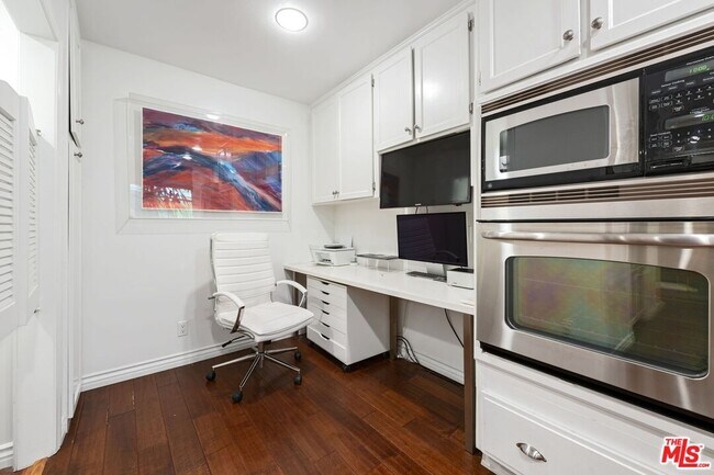 Building Photo - 1375 Kelton Ave