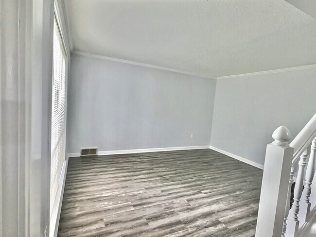 Building Photo - 1562 Holly Hill Dr