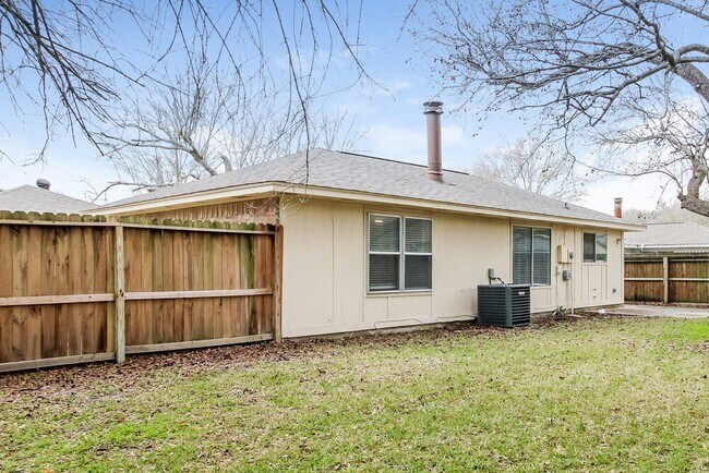 Building Photo - 1206 Cable Way