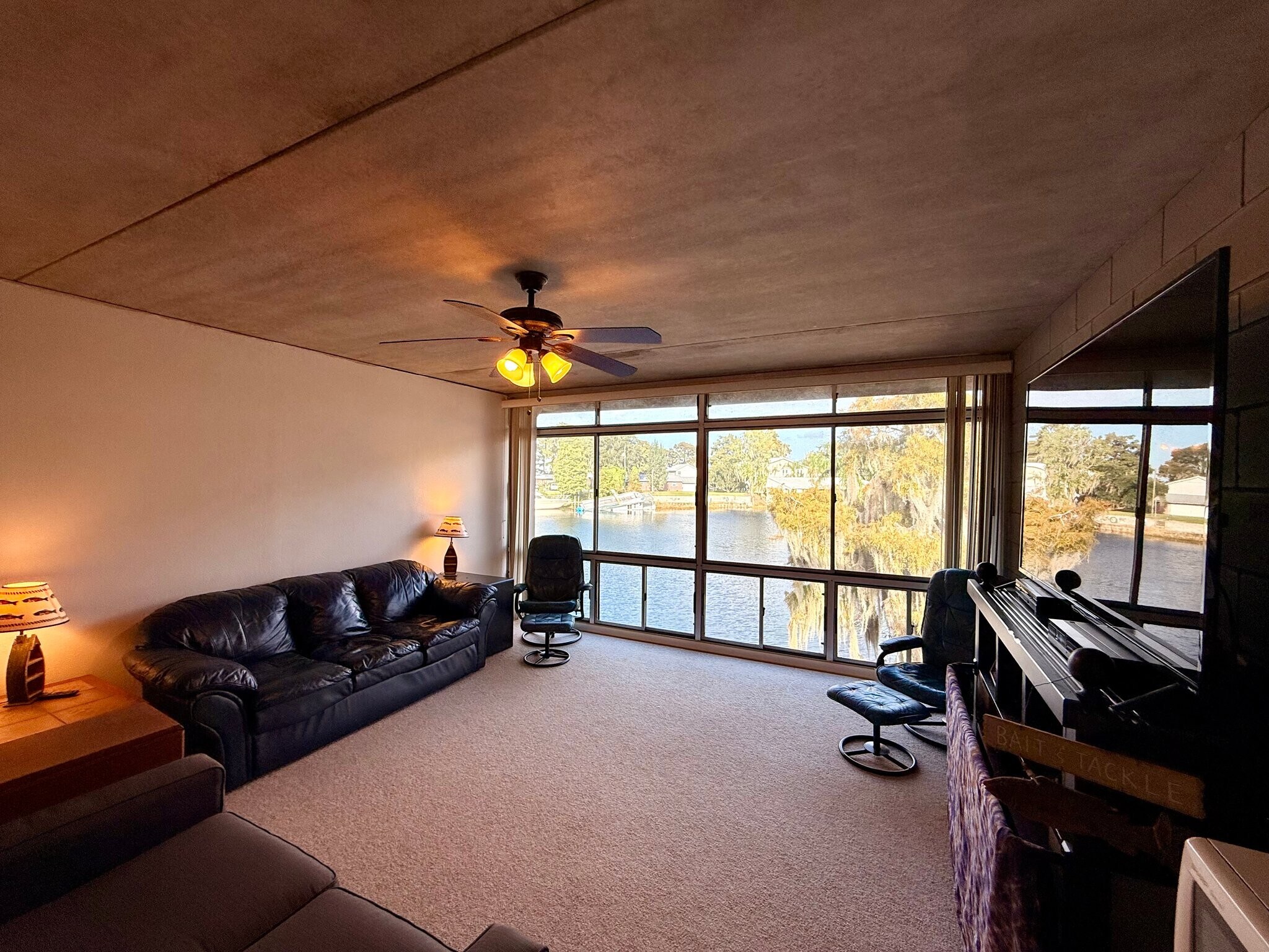 Building Photo - 160 N Lakeview Dr