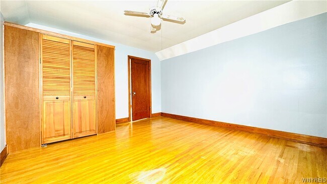 Building Photo - 2498 Woodlawn Ave