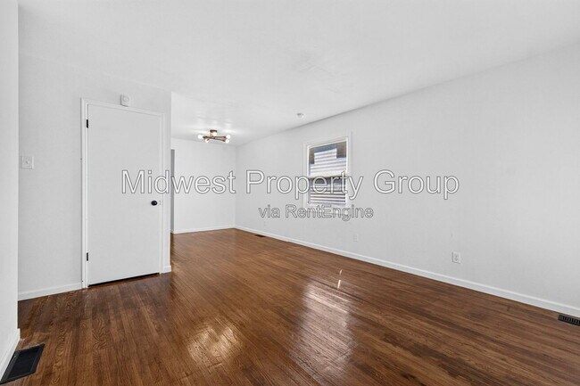 Building Photo - 338 Lancashire Rd