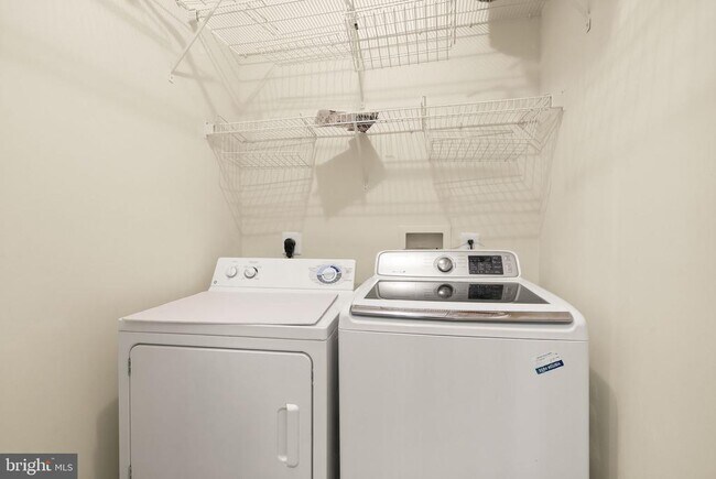 Building Photo - 3840 Lightfoot St