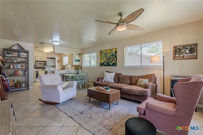 Building Photo - 324 Craddock Ave