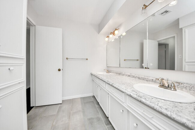 Building Photo - 3410 Crow Valley Dr