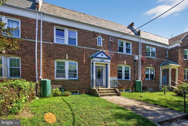 Building Photo - 4009 8th St NE