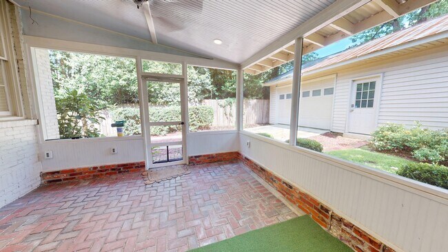 Building Photo - 345 Cloverdale Rd