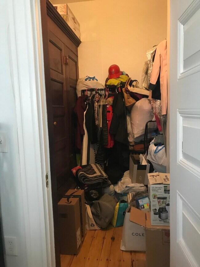 Closet 3 - 13 Buswell Street