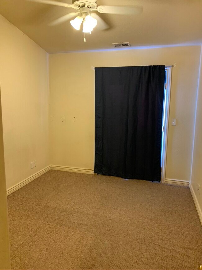 Building Photo - 1461 E Turney Dr