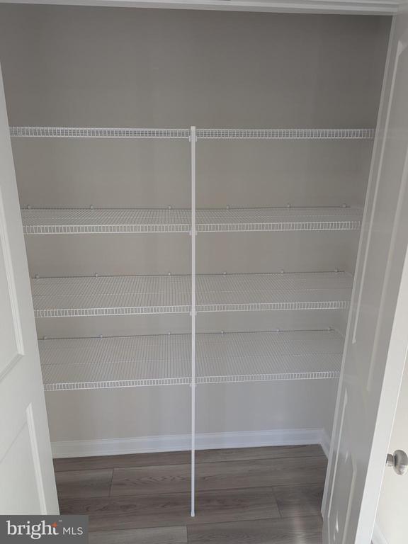 Building Photo - 212 Swan Fld Ave