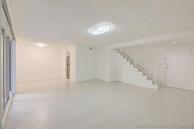 Building Photo - 2100 Brickell Ave