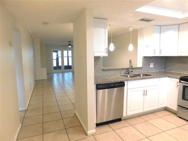 Building Photo - 2420 Winding Creek Blvd