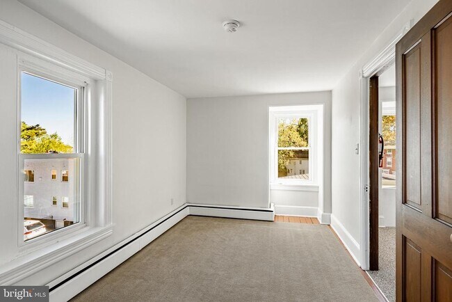 Building Photo - 324 4th Ave
