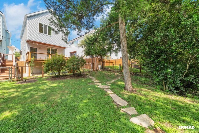 Building Photo - Charming 3BR House in East Austin - Pet Fr...