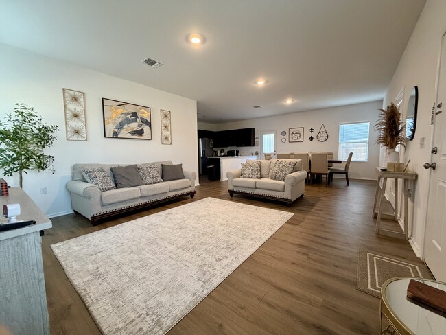 Building Photo - 2821 Dezmond Diamond Ct