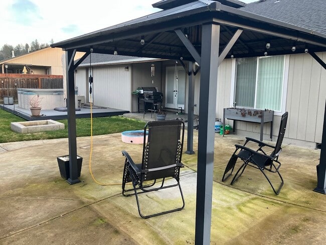 Building Photo - 978 SW Princeton Pl