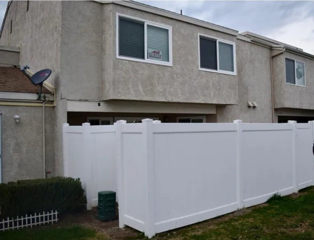 Building Photo - 44553 La Paz Rd