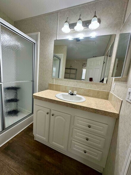 Building Photo - 9514 Chris St