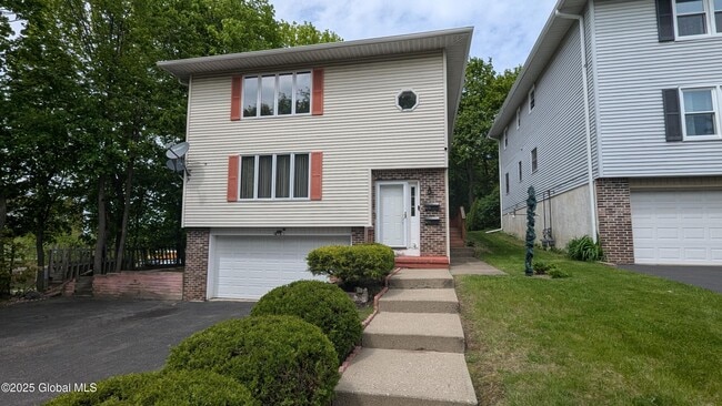 Building Photo - 821 Salina St