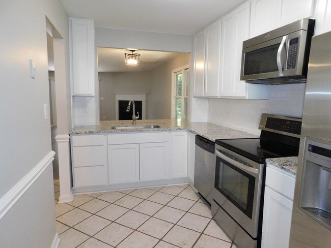 Building Photo - End Unit Townhome
