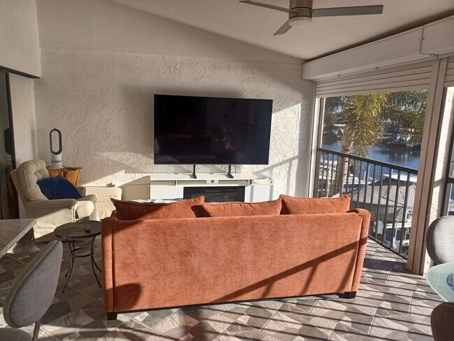 Building Photo - 5605 SW 12th Ave