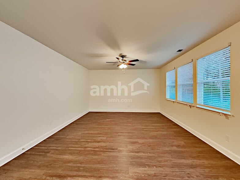 Building Photo - 1920 Brook Enclave Trail