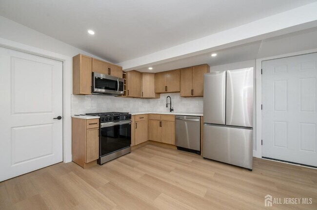 Building Photo - 8 Orchard St