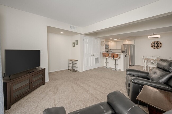 Building Photo - NEWLY REMODELED  FURNISHED BOTTOM FLOOR CONDO