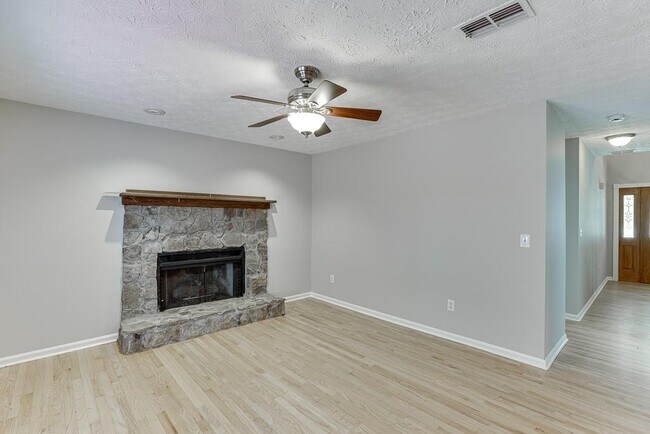 Building Photo - 1813 Rambling Woods Dr NW