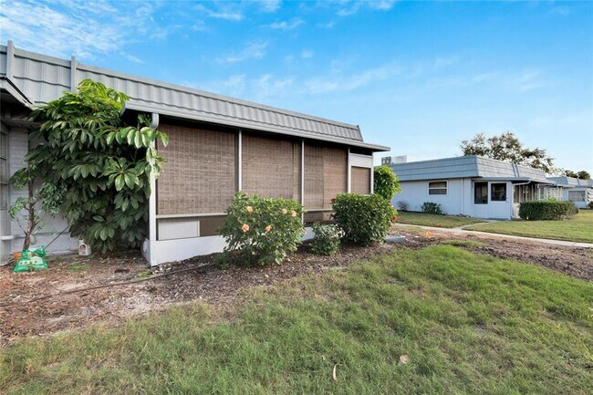 Building Photo - 202 Bedford Trail