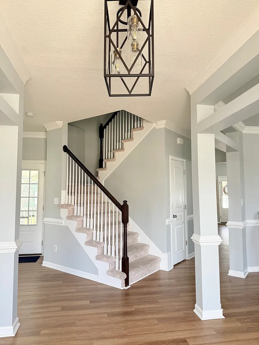 Building Photo - 931 Painted Lady Pl