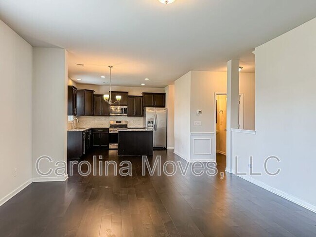 Building Photo - 537 Shrine Ct