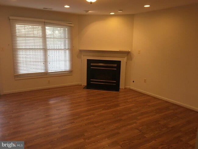 Building Photo - 2253 Journet Dr